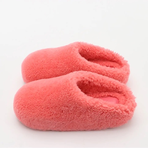 Amina Muaddi Giuly Platform Slipper Mules in Pink Shearling, New in Box - Picture 3 of 6